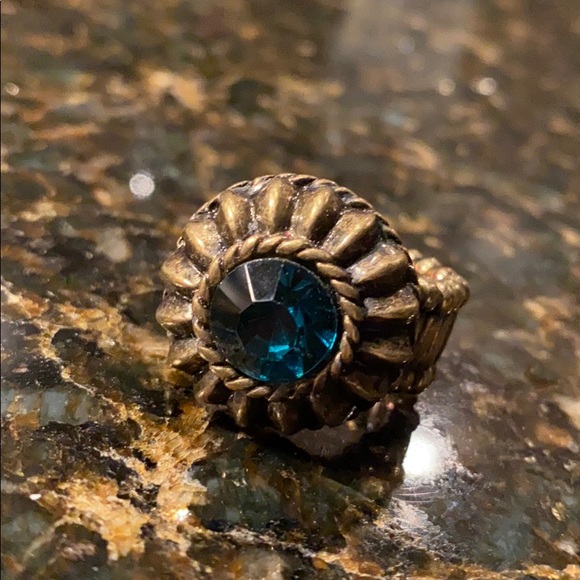 Jewelry - Ring with teal green stone